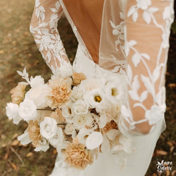 bouquet-monochrome-mariée-robe-moderne-minimaliste