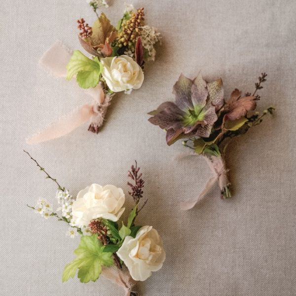 boutonnière-marié-organique-naturelle-élégante