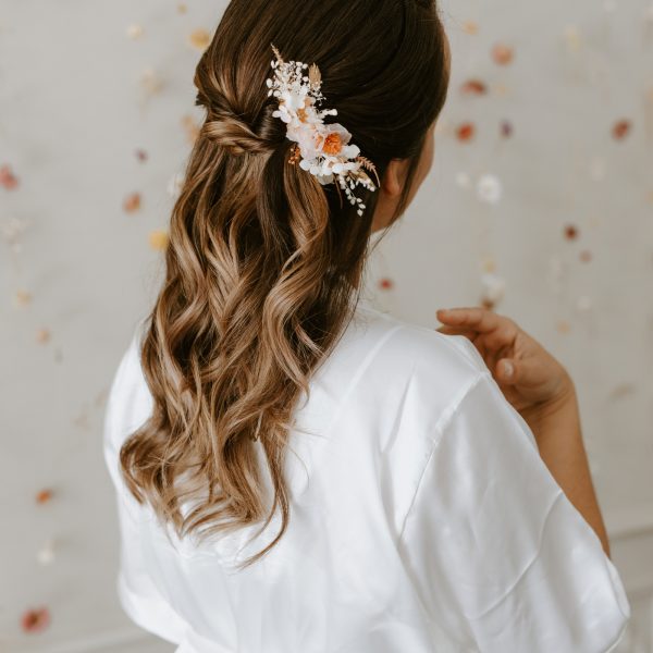 mise-en-beauté-peigne-fleurs-séchées-sarah-fekir-mariage-toulouse