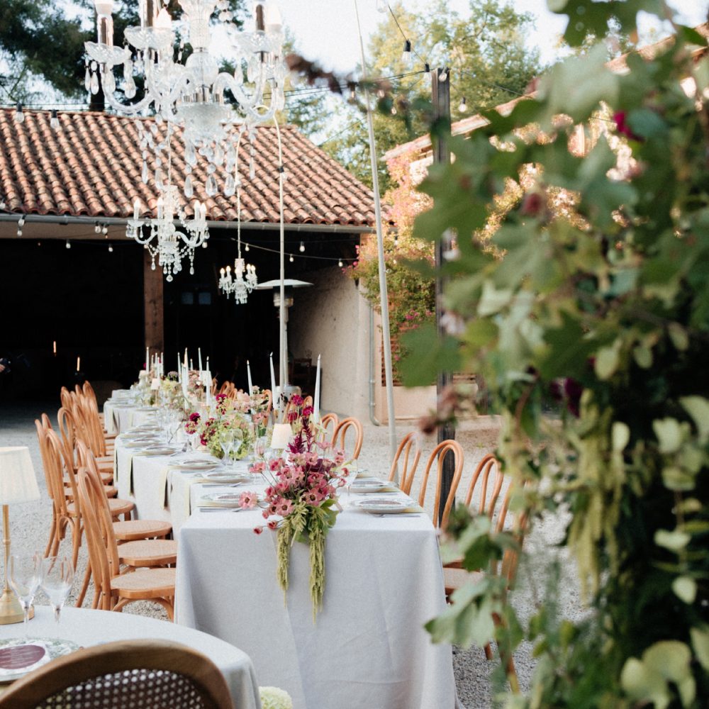 modern-elegant-centerpieces-berry-chartreuse-wedding-chateau-saint-martory-france